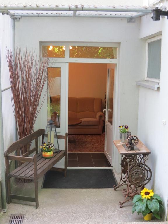 Ferienwohnung Am Barbarossasee Göppingen Pokoj fotografie